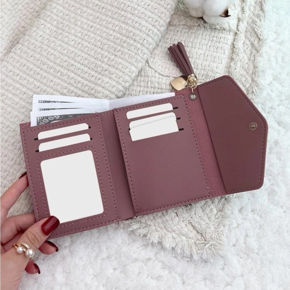 ⚠️Clearance Dusty Pink Heart And Tassel Wallet / Cardholder - Picture 3 of 4